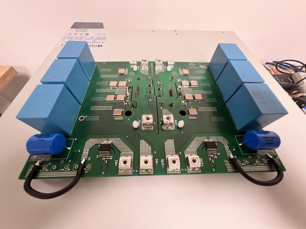 Power stage board with film capacitors